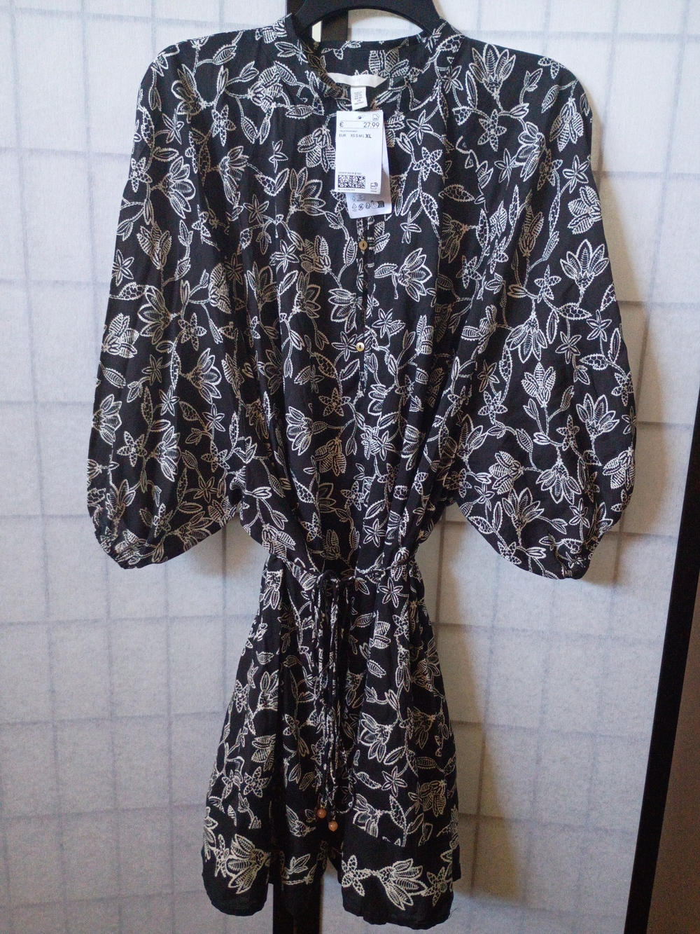 H&M Women's Black Floral Tie-Belt Dress